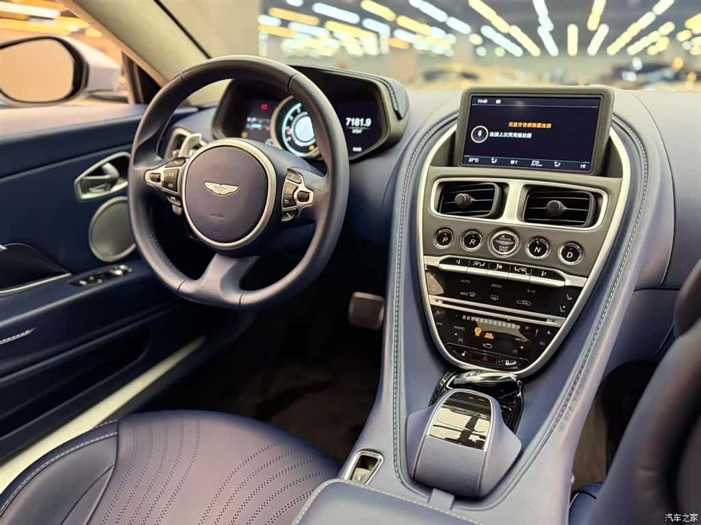 Aston Martin DB11, 2021 6