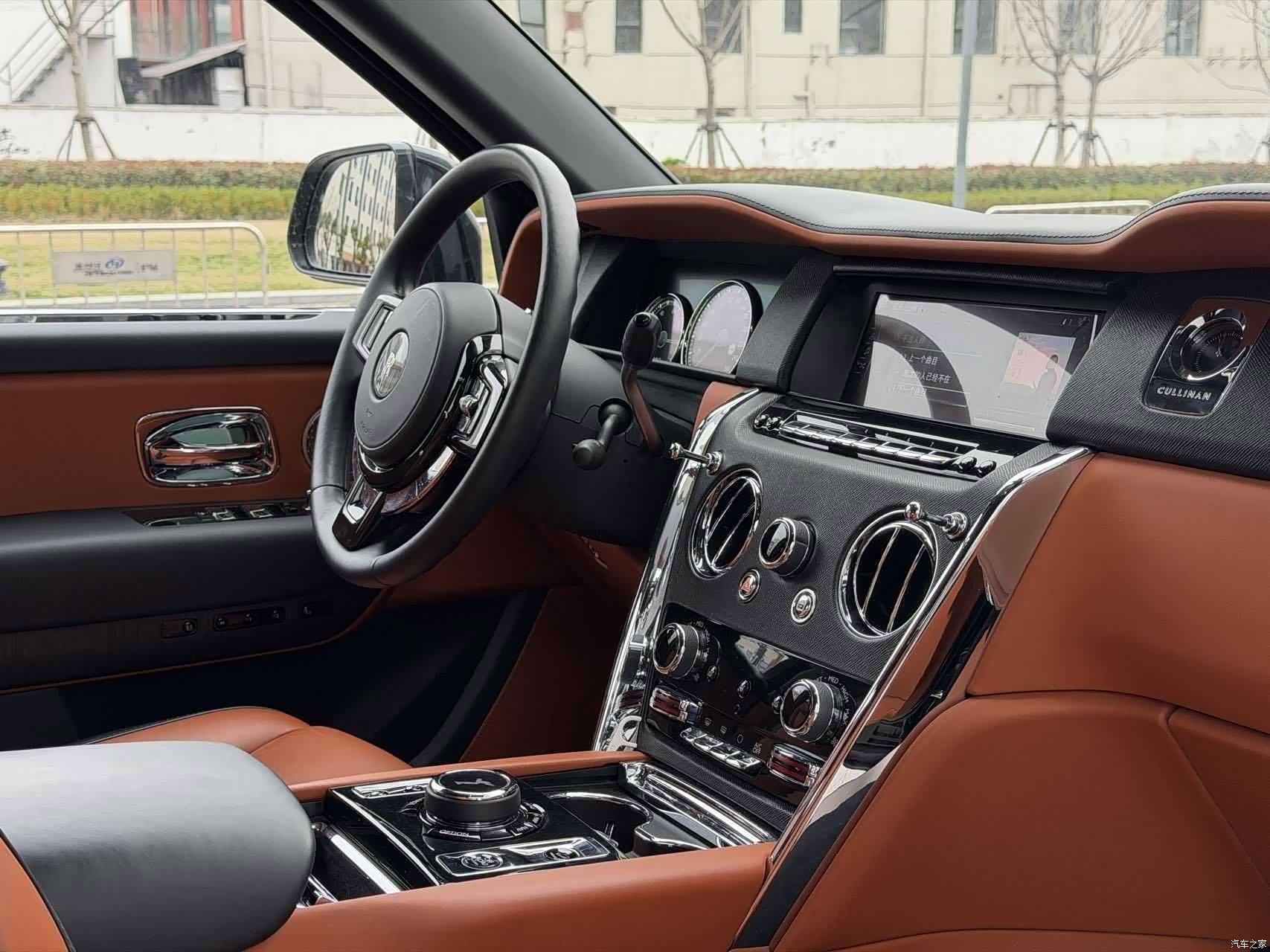 Rolls-Royce Cullinan, 2022 4