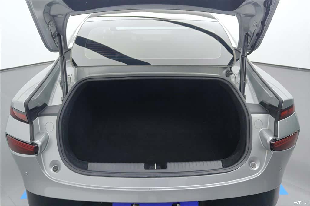 Xpeng P7, 2021 4