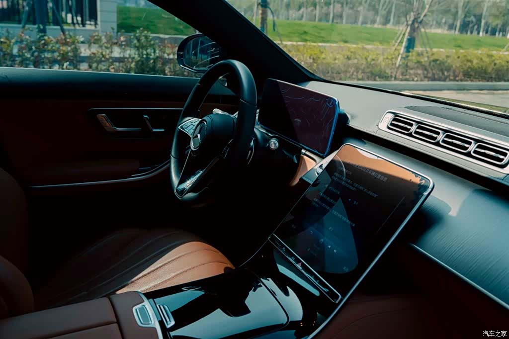 Mercedes-Benz S-Class, 2024 14