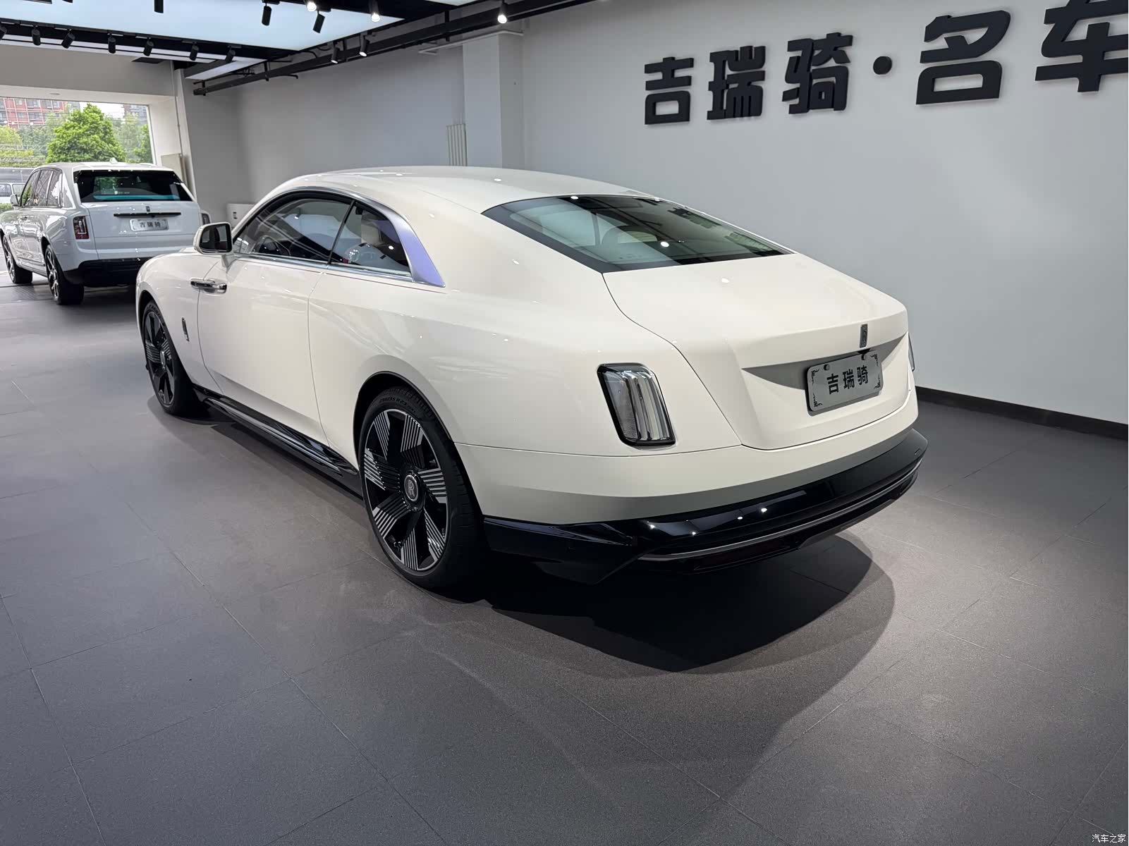 Rolls-Royce Spectre, 2026 4