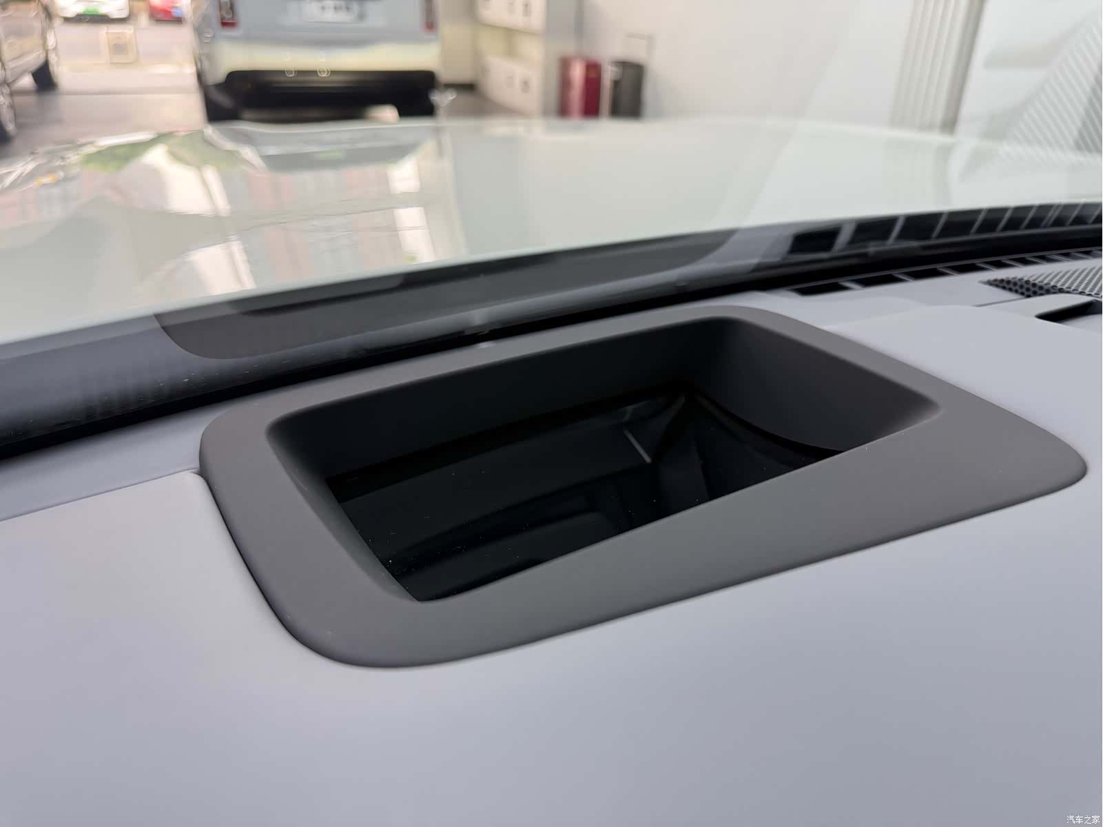 Rolls-Royce Spectre, 2026 15