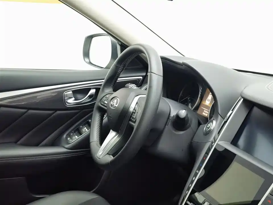 Infiniti Q50L