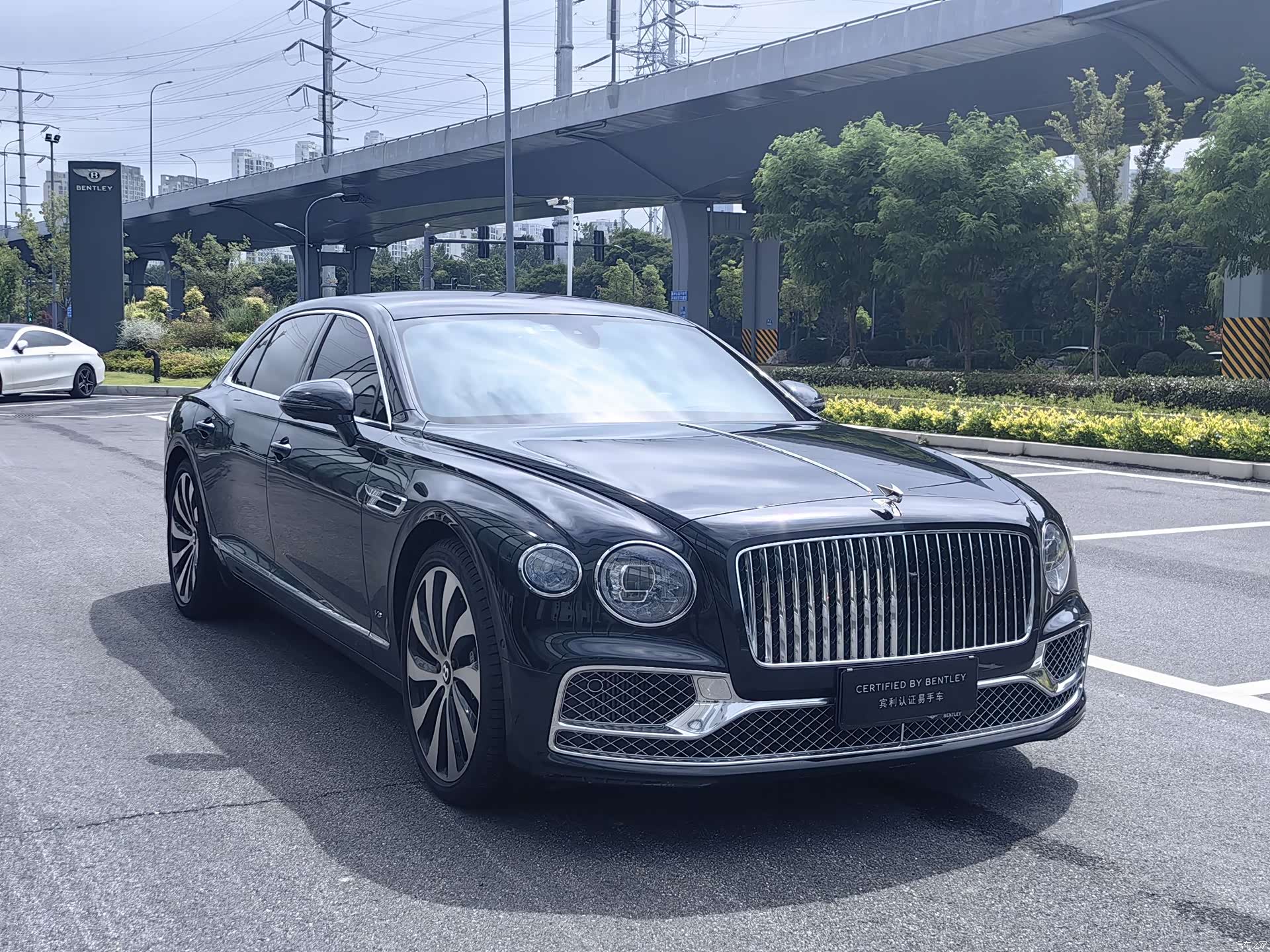 Bentley Flying Spur, 2023 3