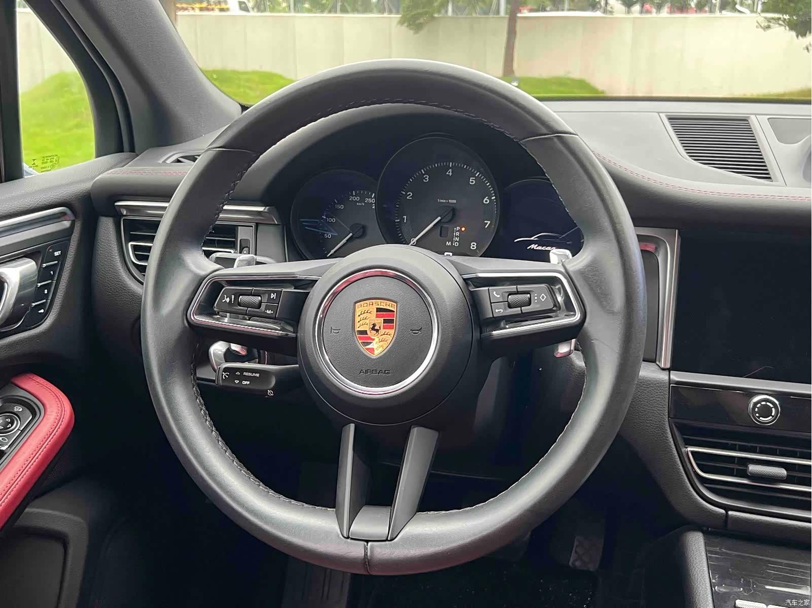 Porsche Macan, 2022 все фото