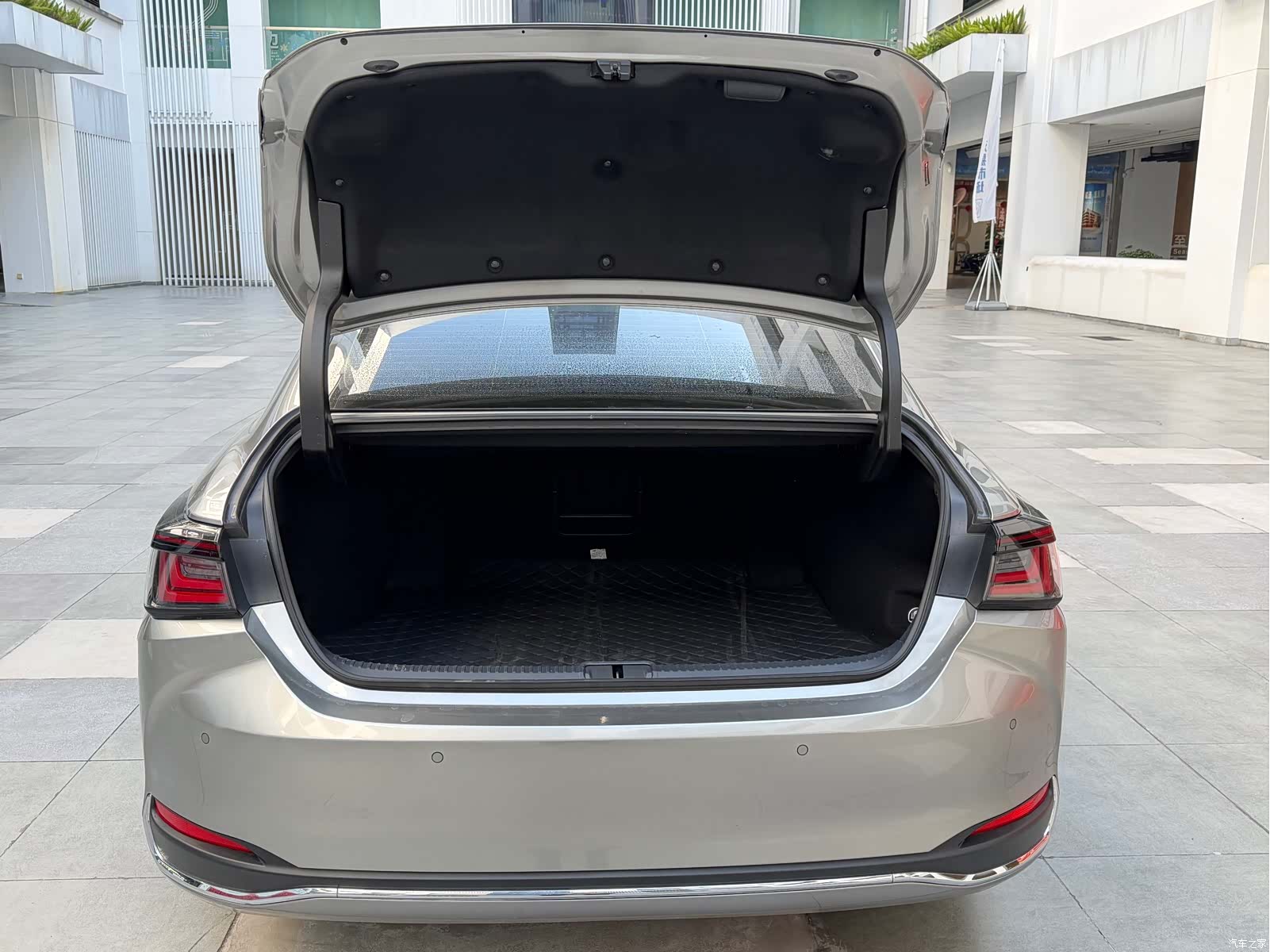 Lexus ES, 2025 все фото