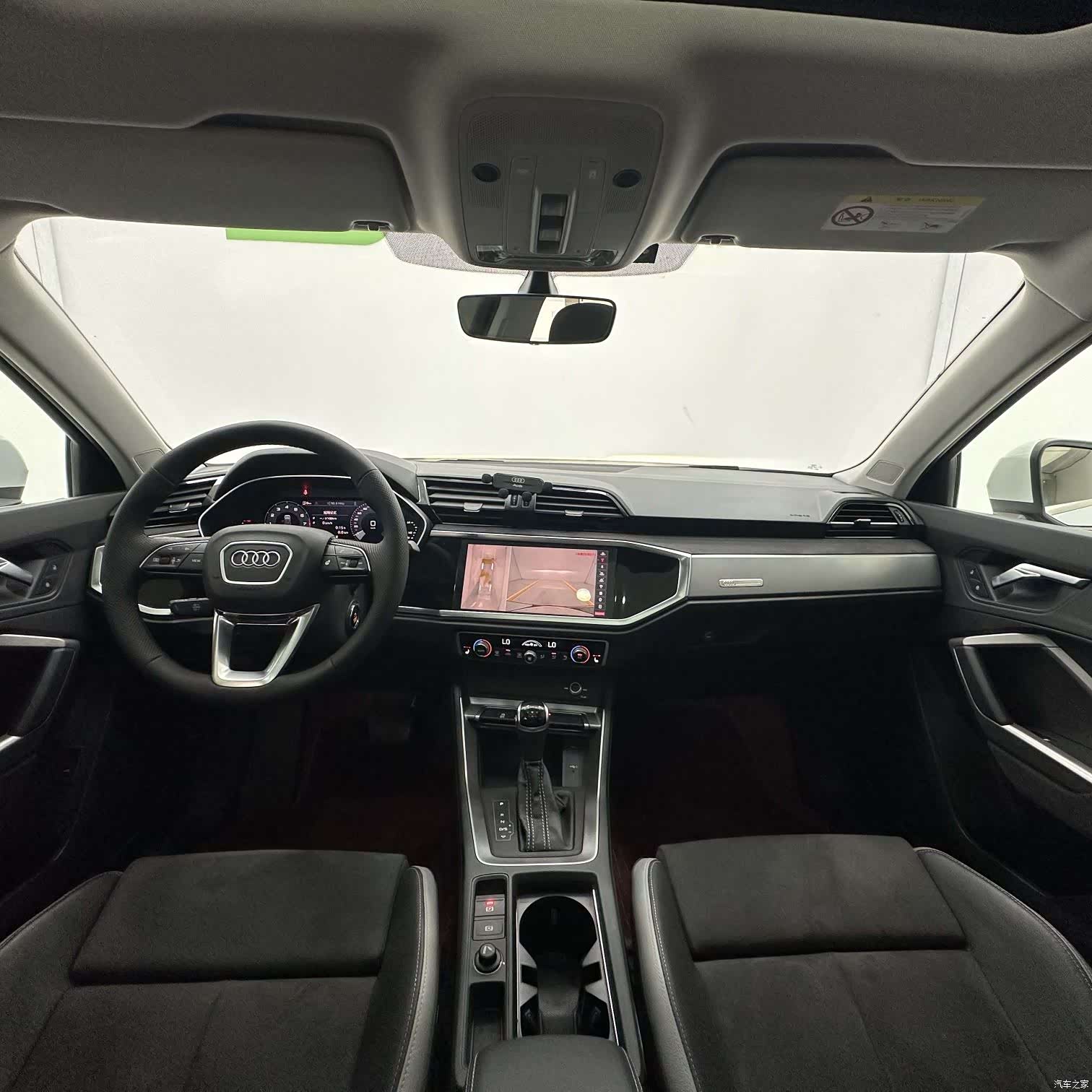 Audi Q3, 2023 10
