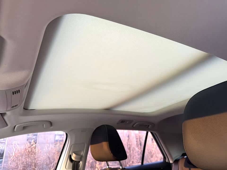 Volkswagen T-ROC exploring Songs