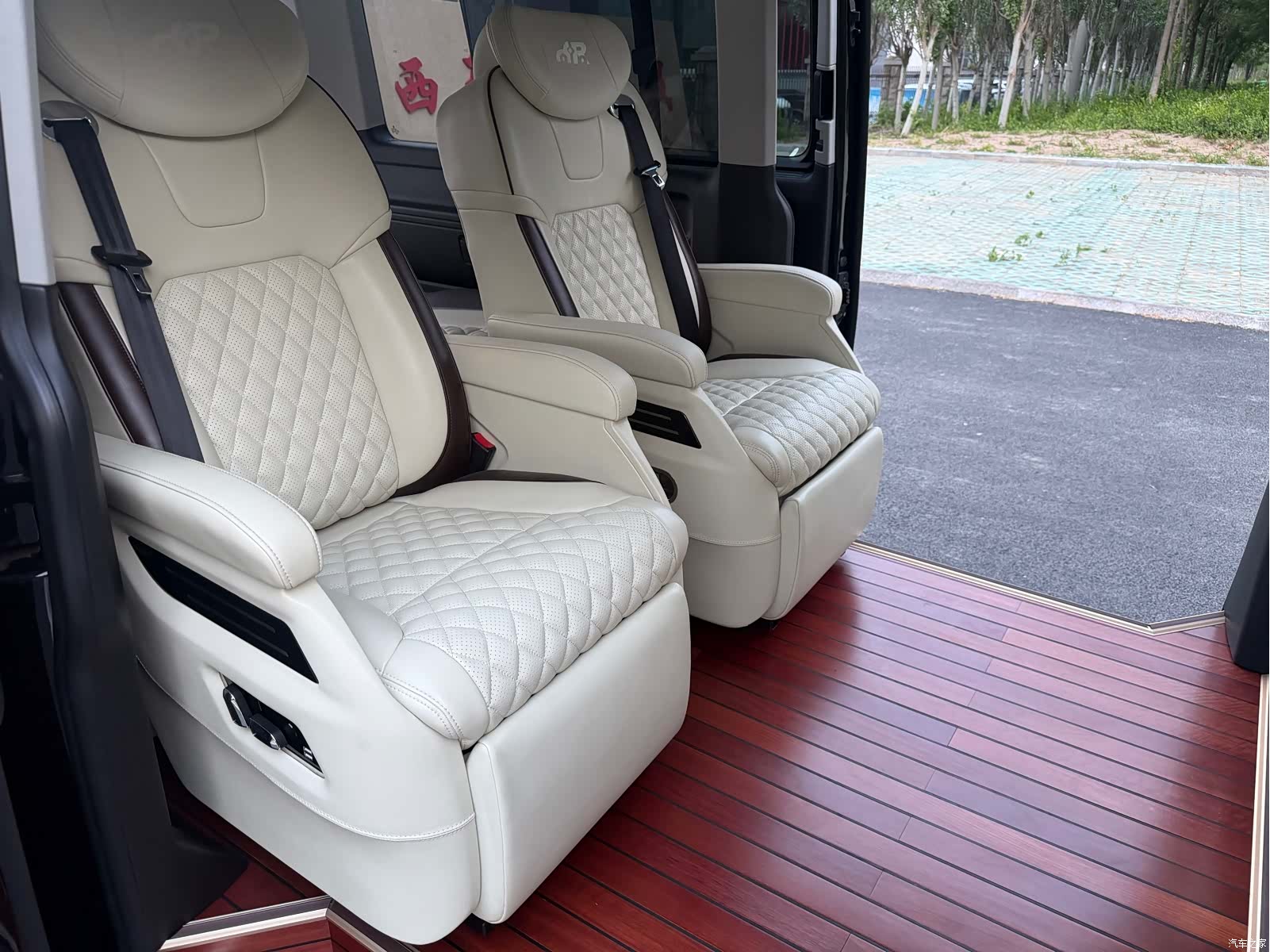 Volkswagen 7, 2020 18