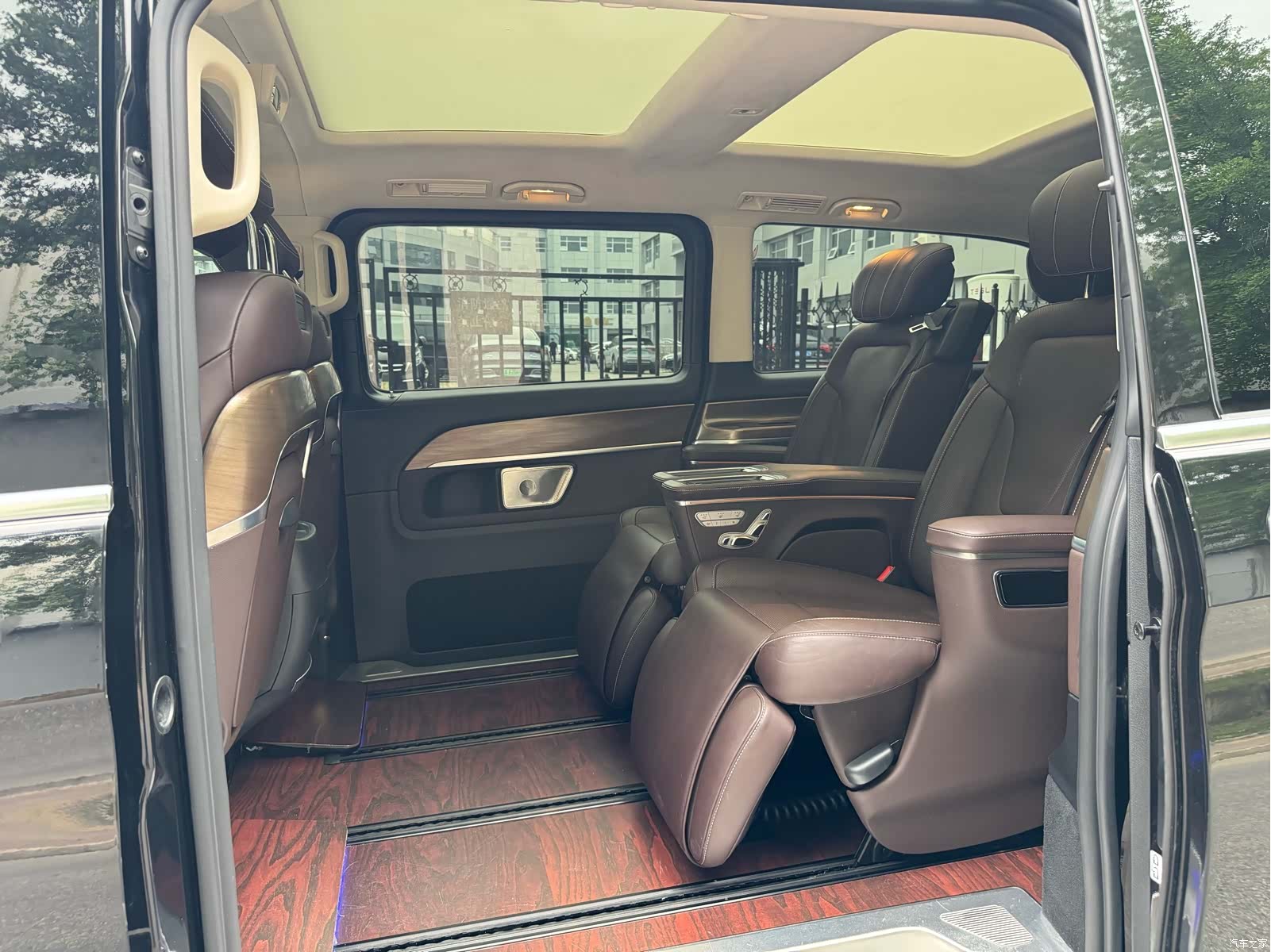 Mercedes-Benz V-Class, 2023 25