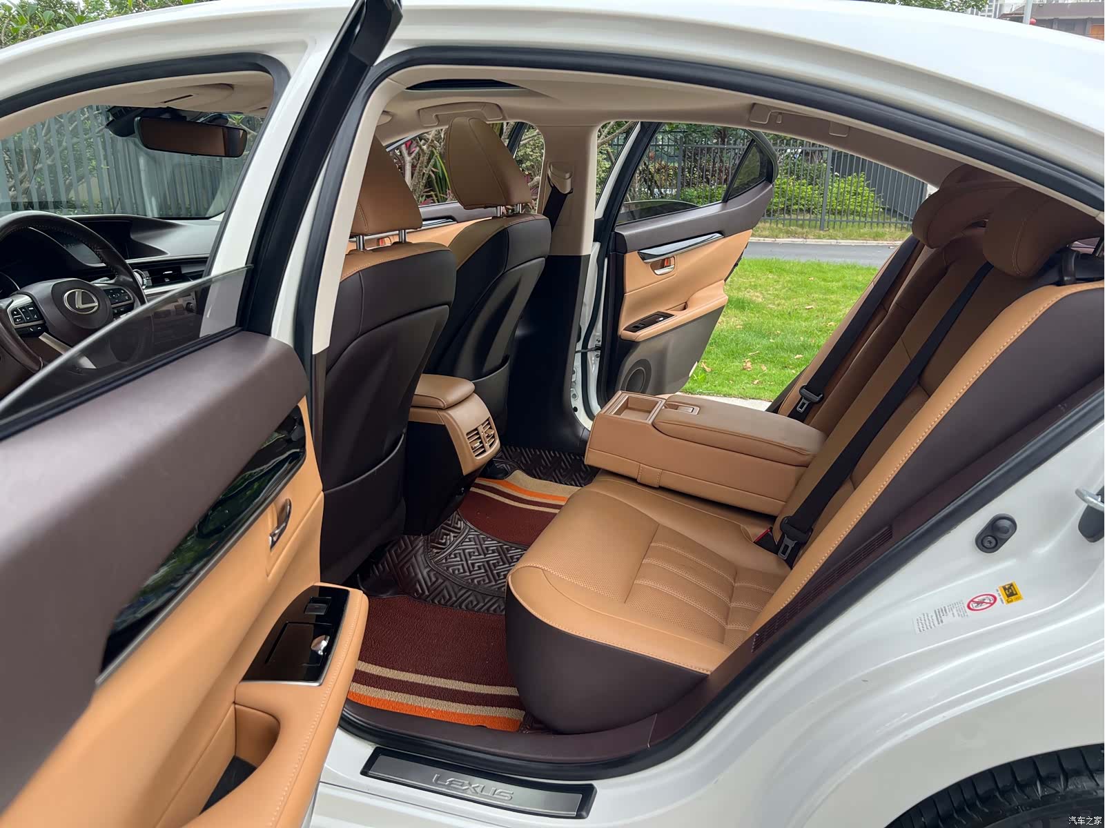 Lexus ES, 2018 11