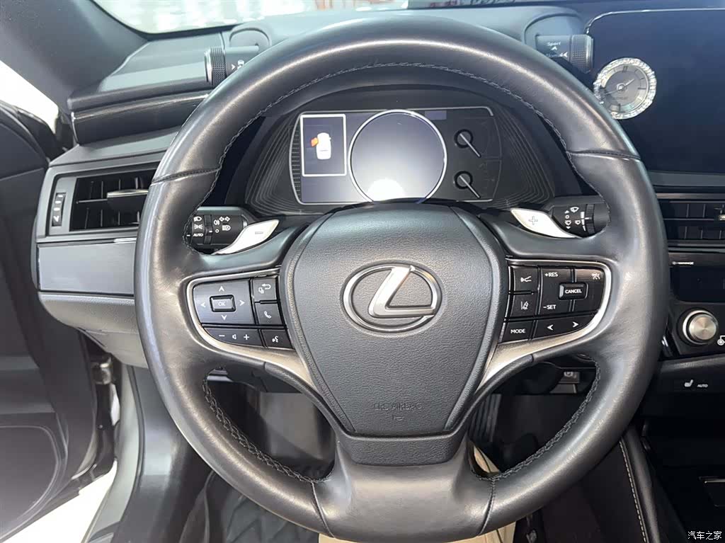Lexus ES, 2022 11