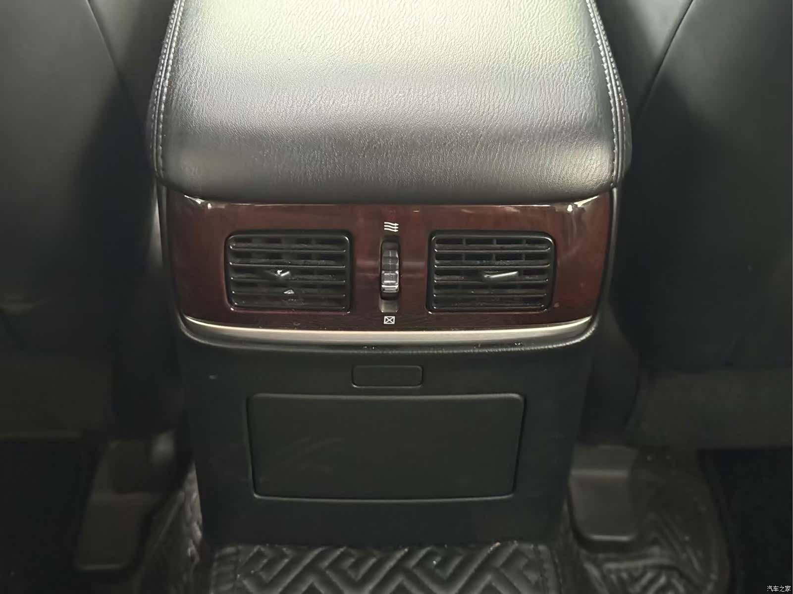 Infiniti Q70, 2016 27