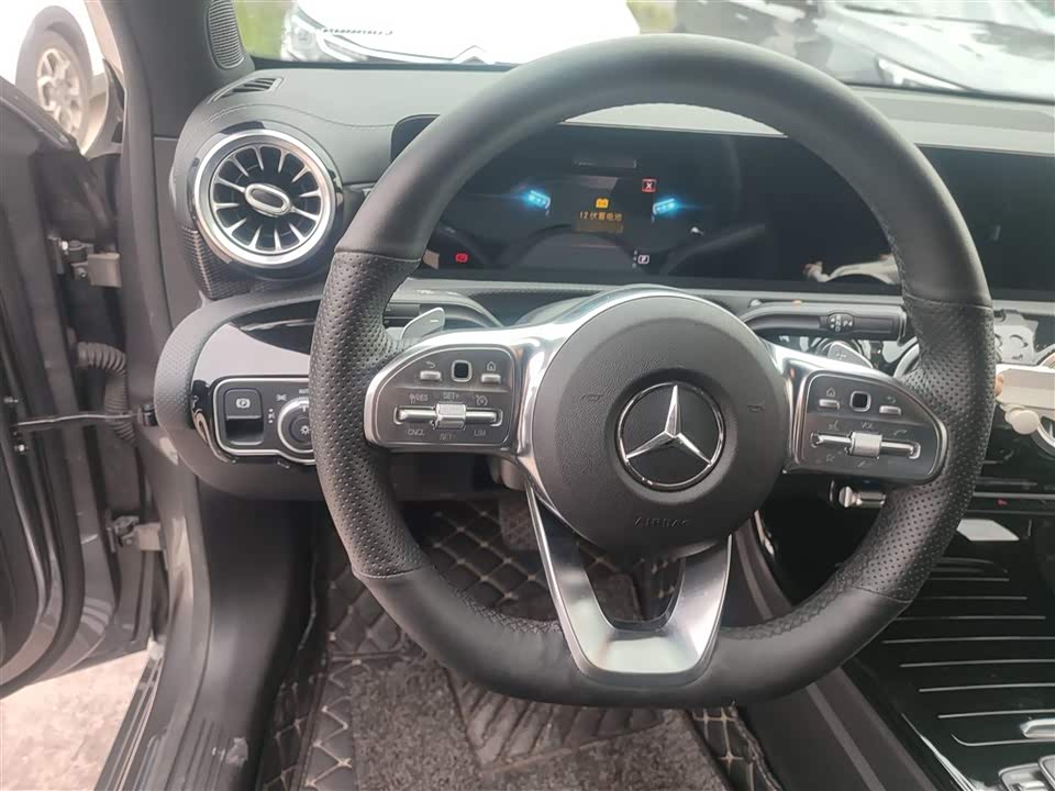 Mercedes-Benz Class A Mercedes-Benz Class A