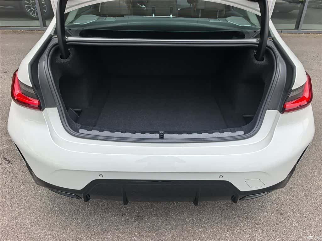 BMW 3 Series, 2024 9