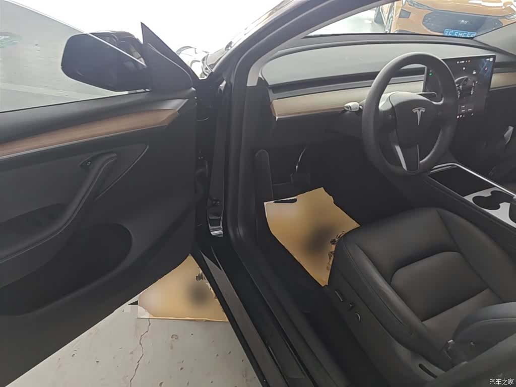 Tesla Model Y, 2023 16