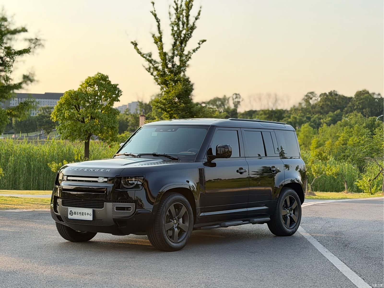Land Rover Defender, 2024 1