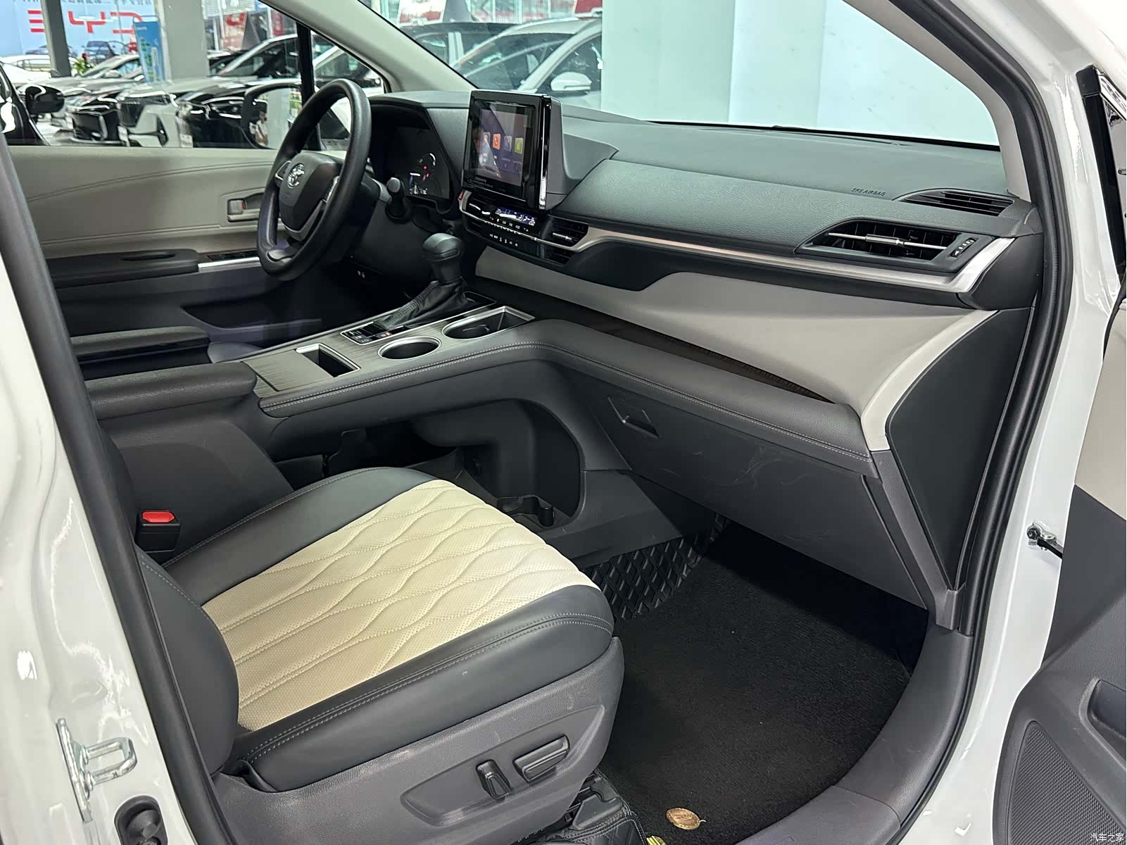 Toyota Sienna, 2023 12
