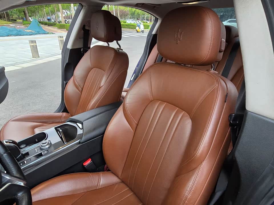 Maserati Ghibli Maserati Ghibli
