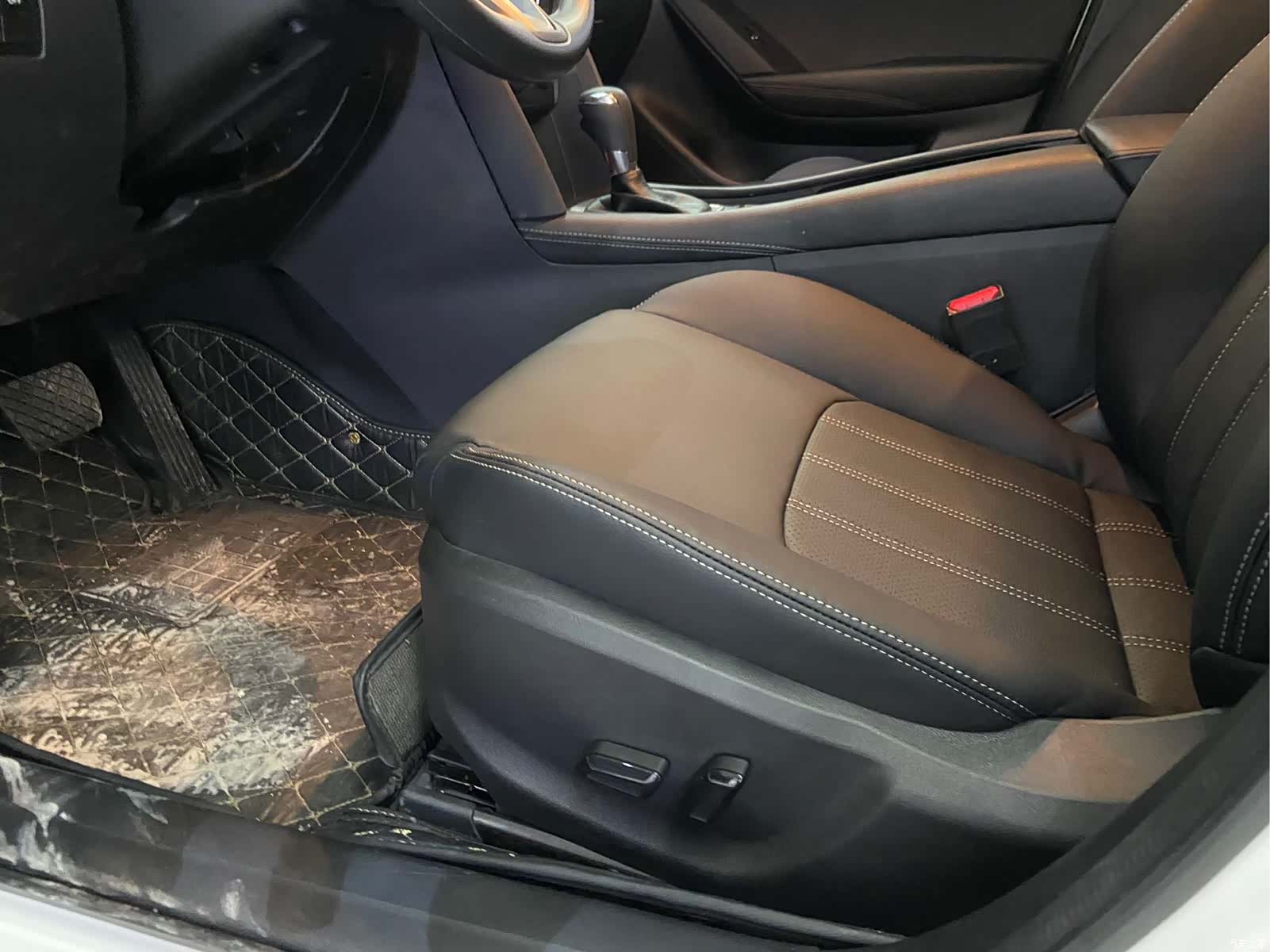 Mazda CX-4, 2023 17