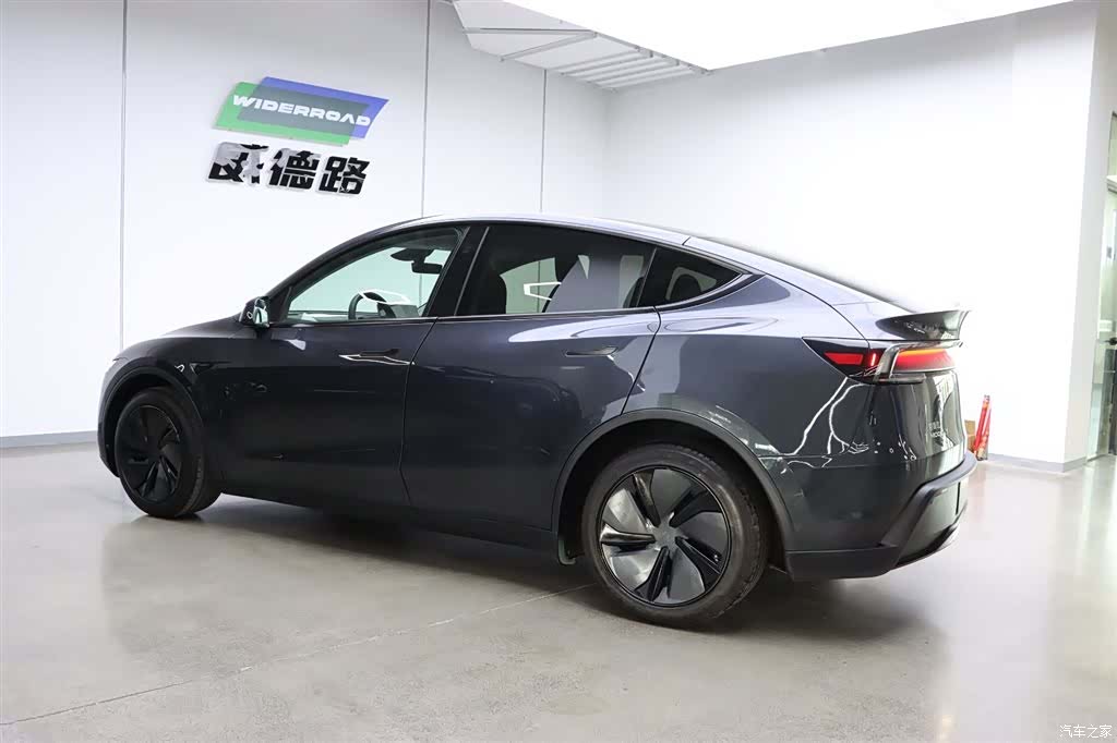 Tesla Model Y, 2025 6