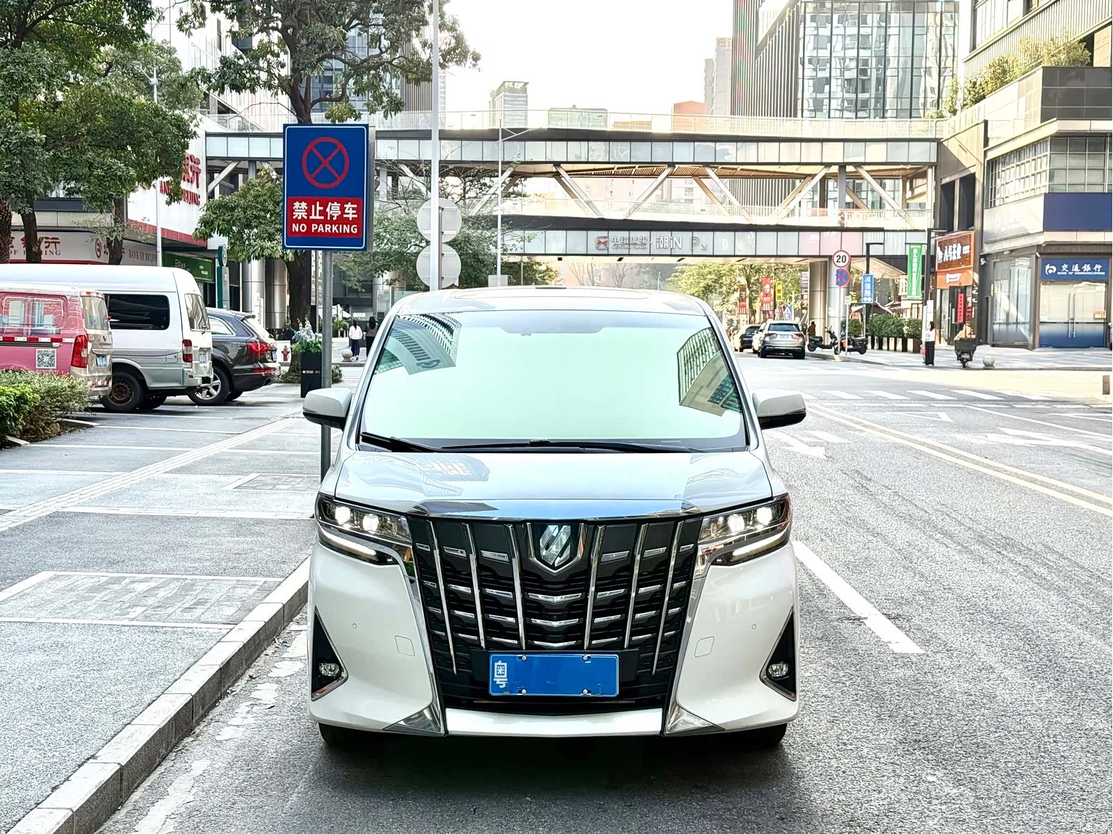 Toyota Alphard, 2018 3