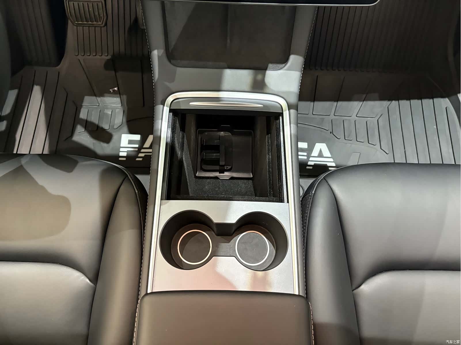 Tesla Model Y, 2023 15