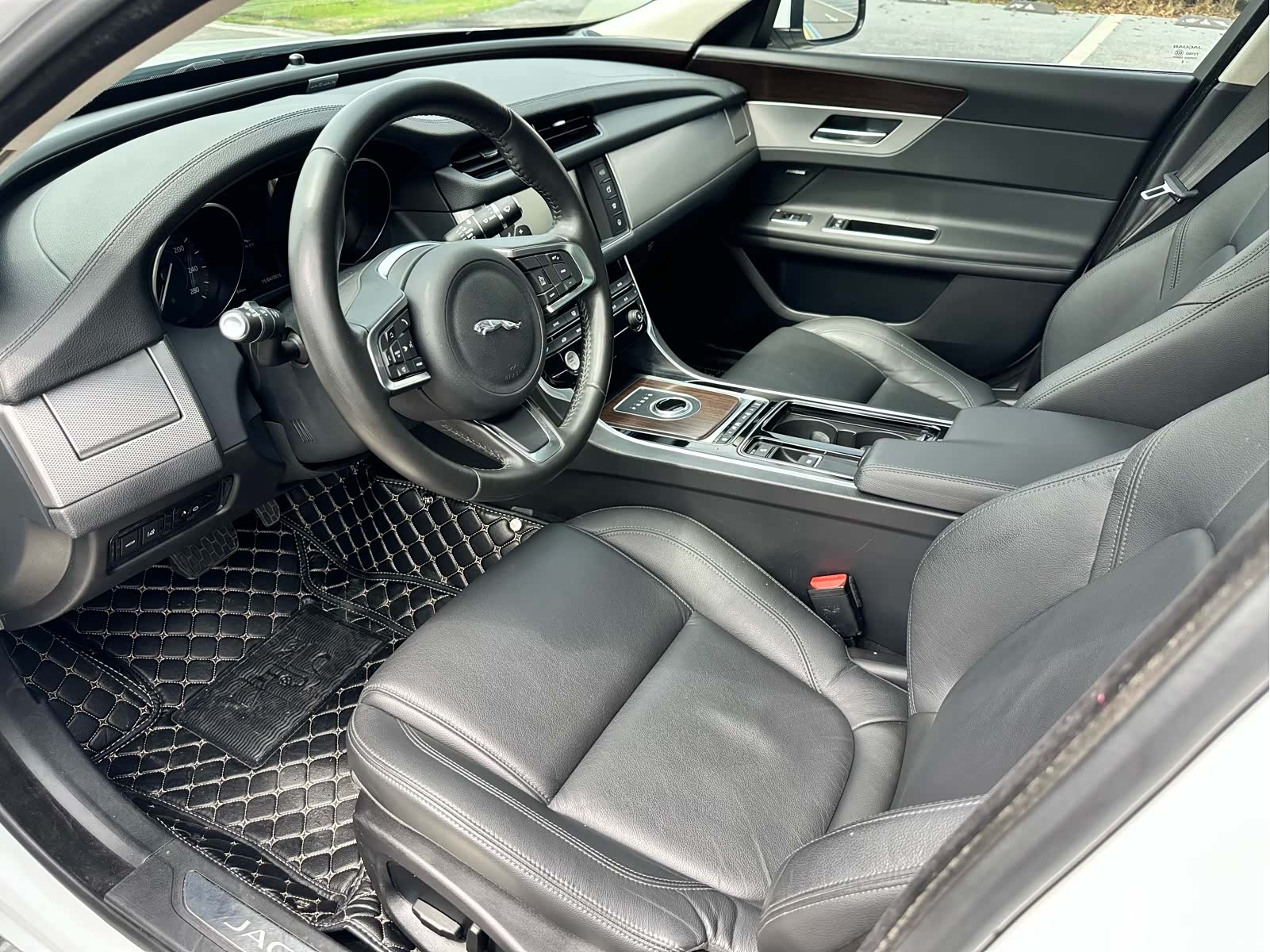 Land Rover XFL, 2018 9