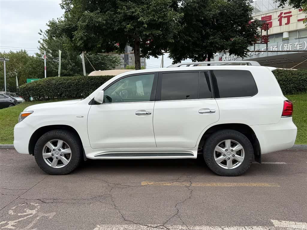 Lexus LX, 2009 3