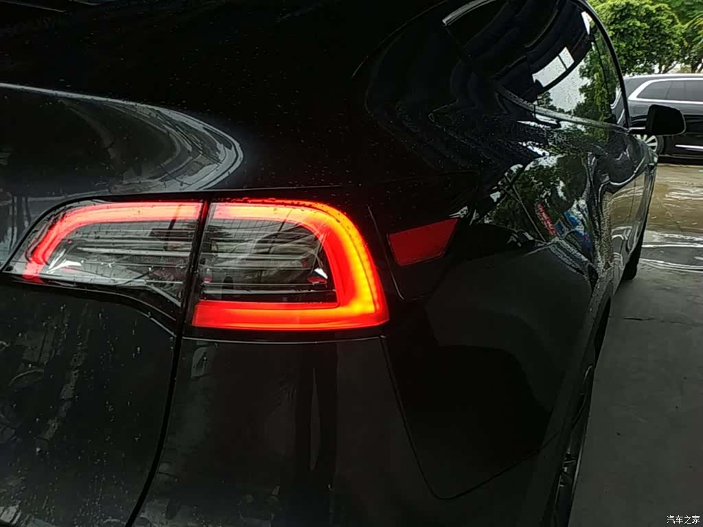 Tesla Model Y, 2024 8