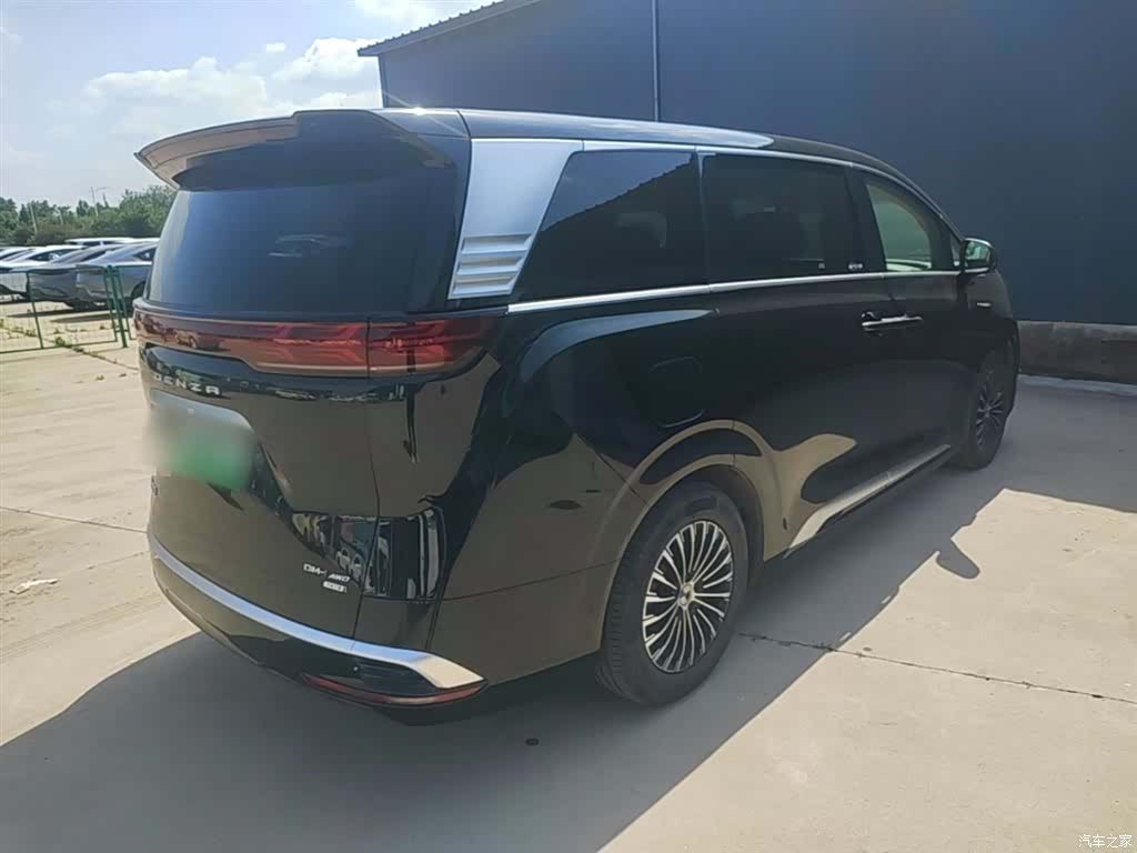 Denza D9, 2025 7