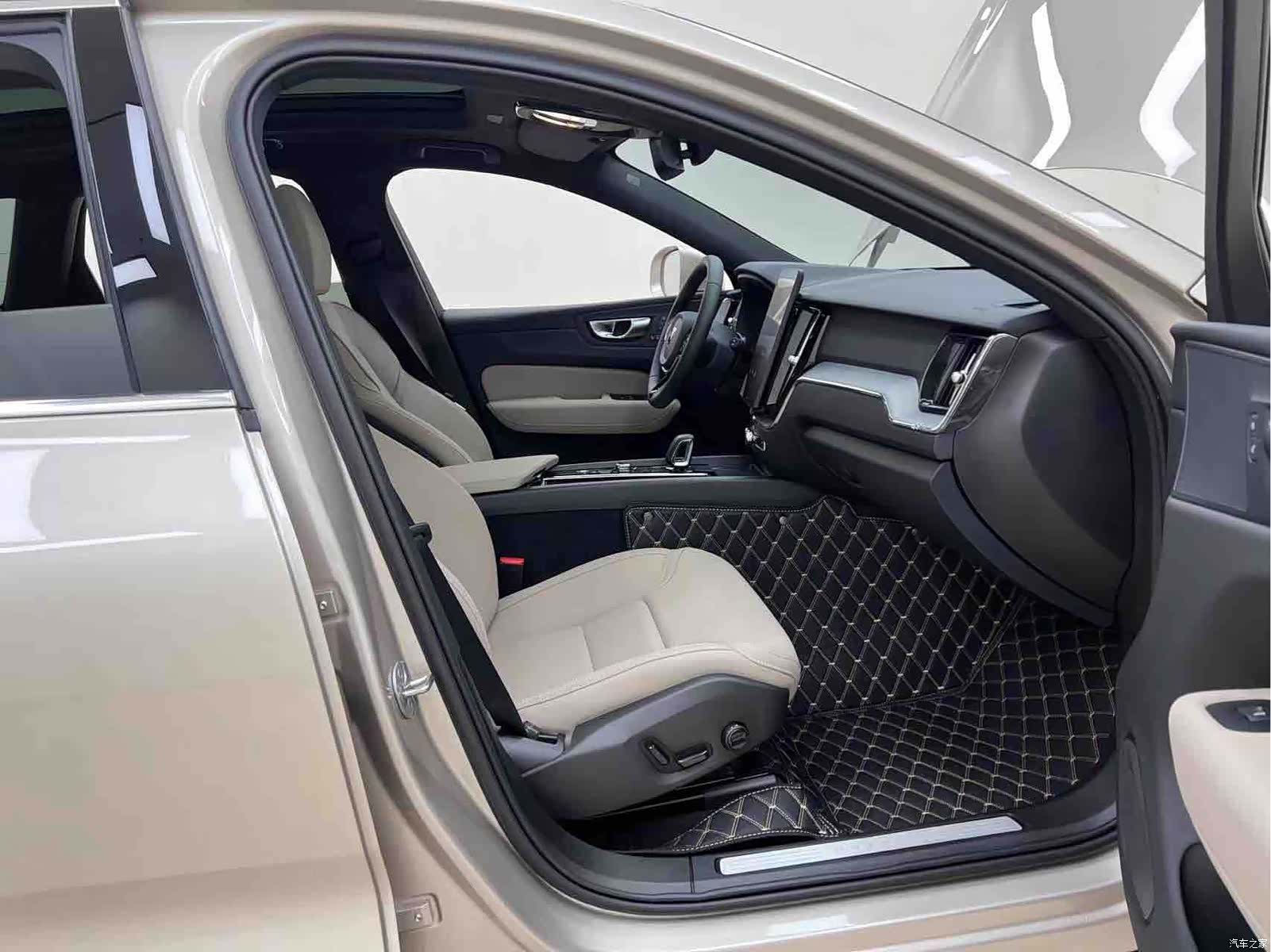 Volvo XC60, 2026 25