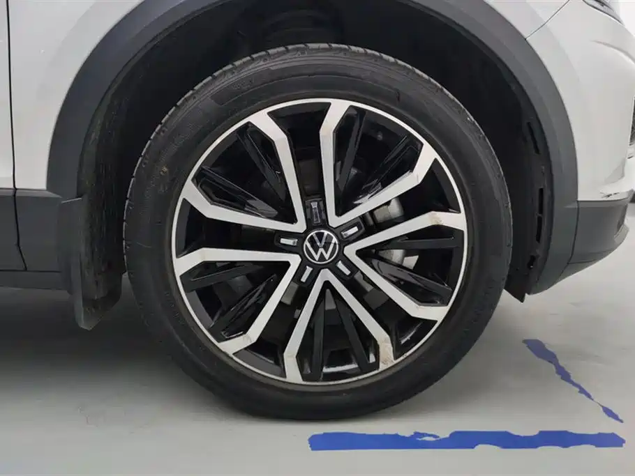 Volkswagen T-ROC exploring Songs