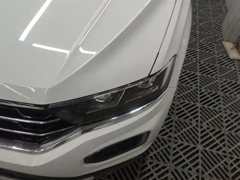 Volkswagen T-ROC exploring Songs