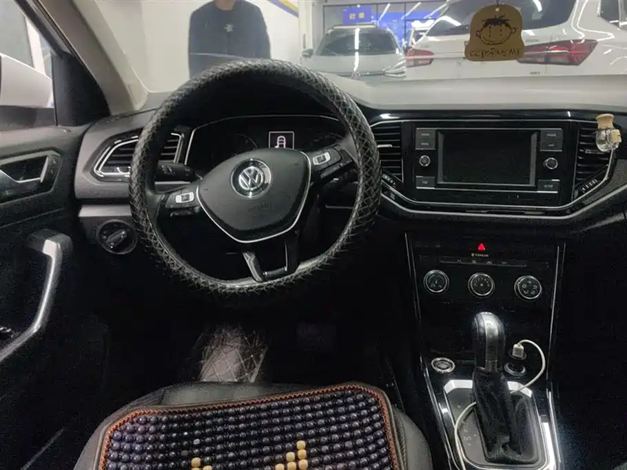 Volkswagen T-ROC exploring Songs