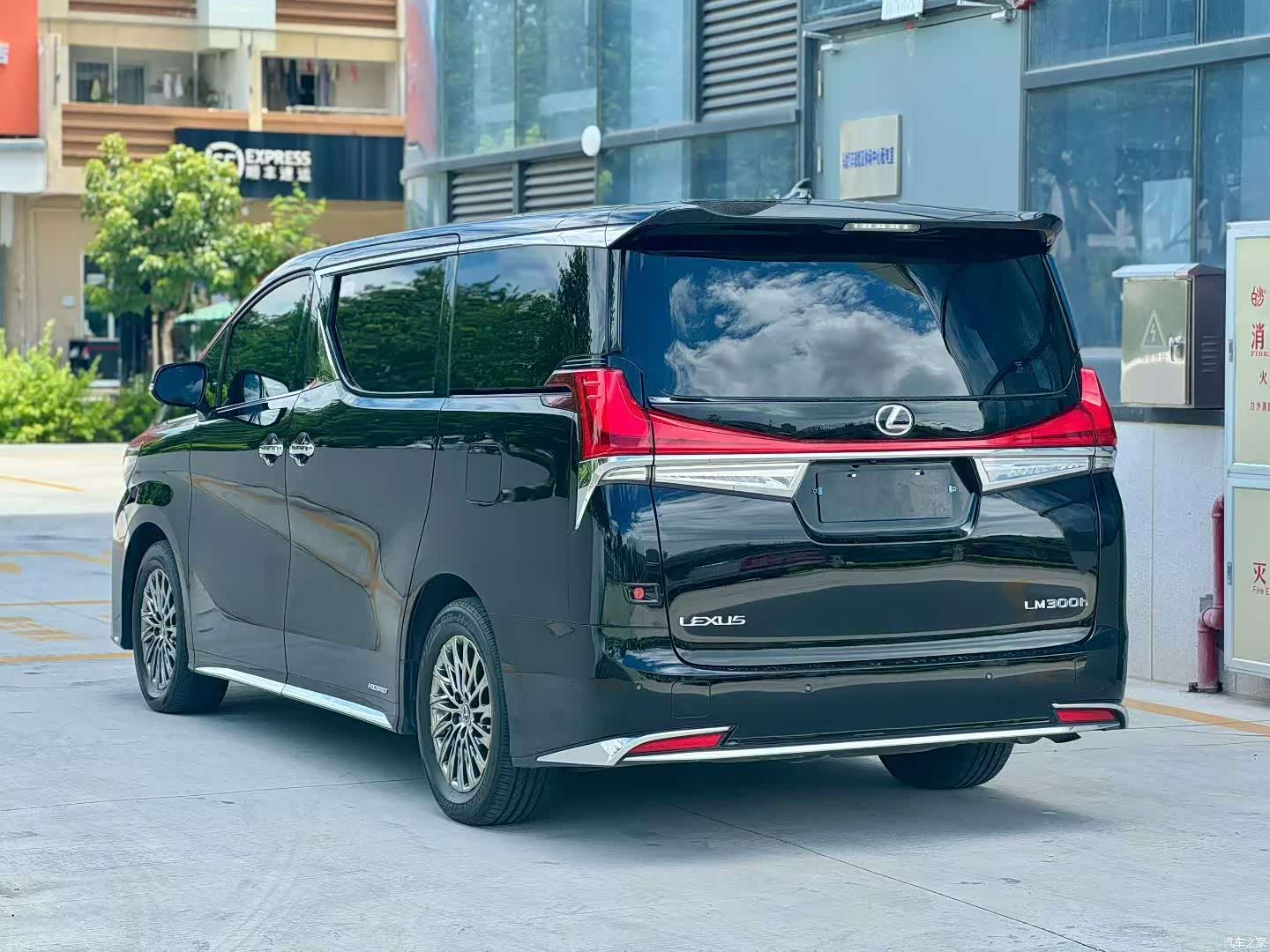 Lexus LM, 2023 7
