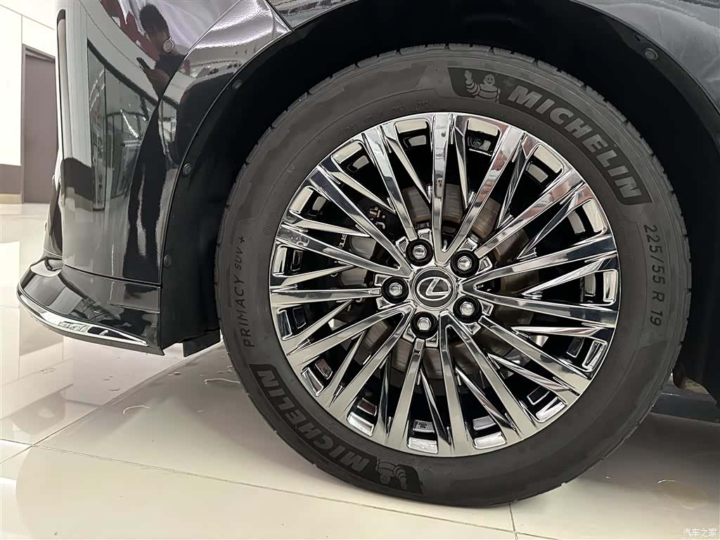Lexus LM, 2024 6
