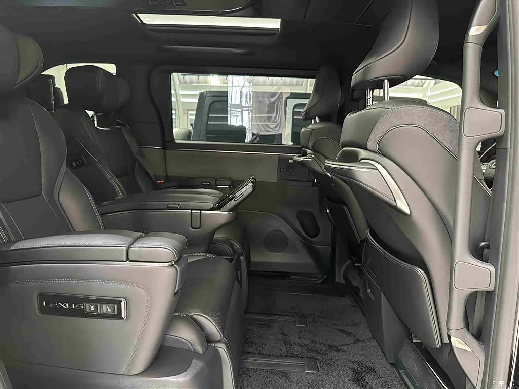Lexus LM, 2024 12