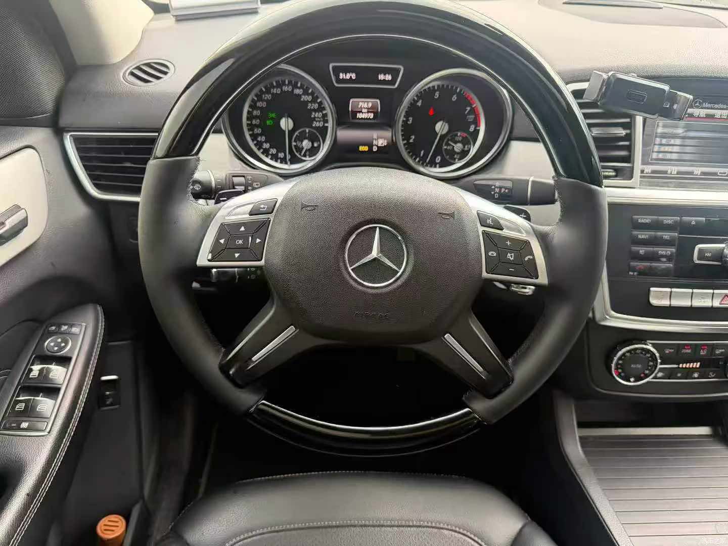 Mercedes-Benz M-Class, 2015 8