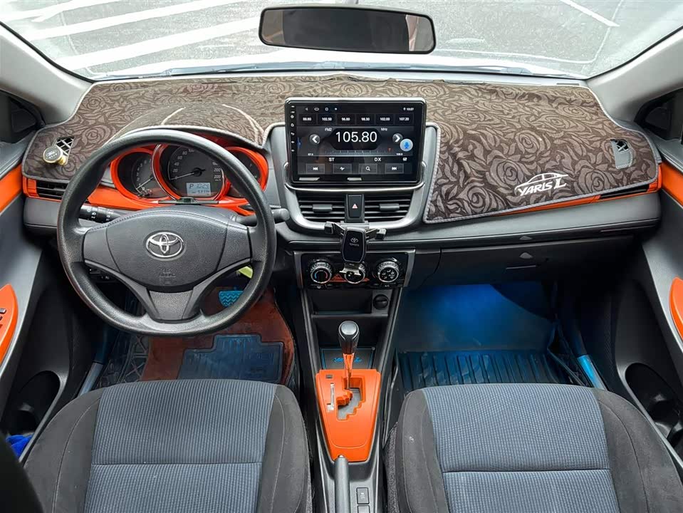 Toyota YARiS L to enjoy