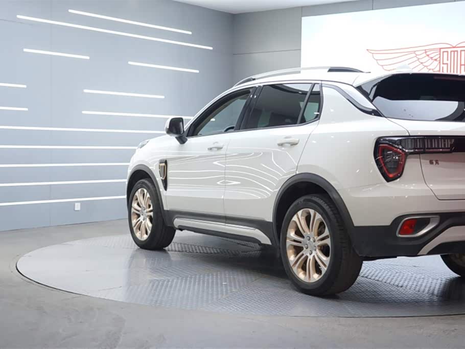 Lynk & Co 01