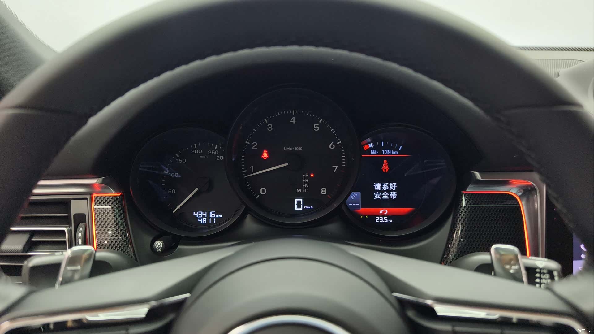 Porsche Macan, 2024 10