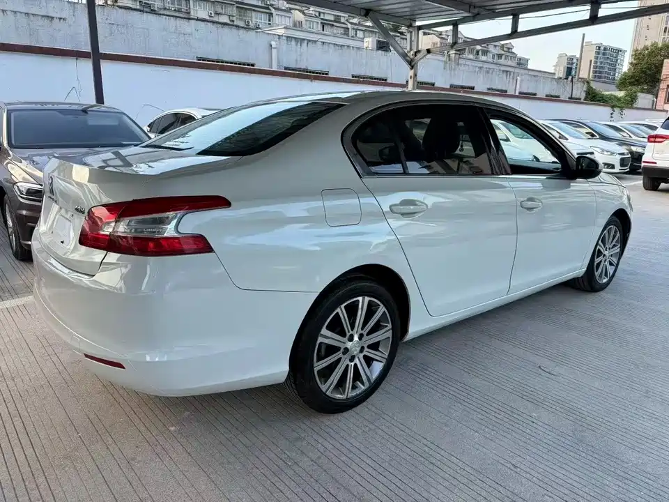 Peugeot 408