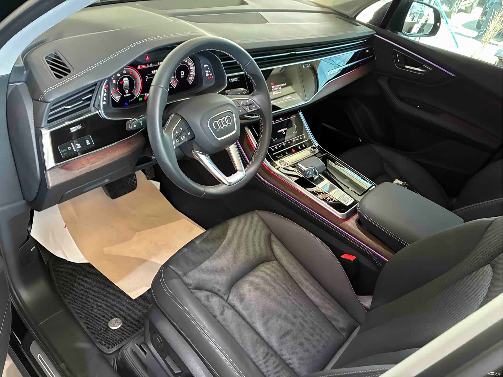 Audi Q7, 2025 8