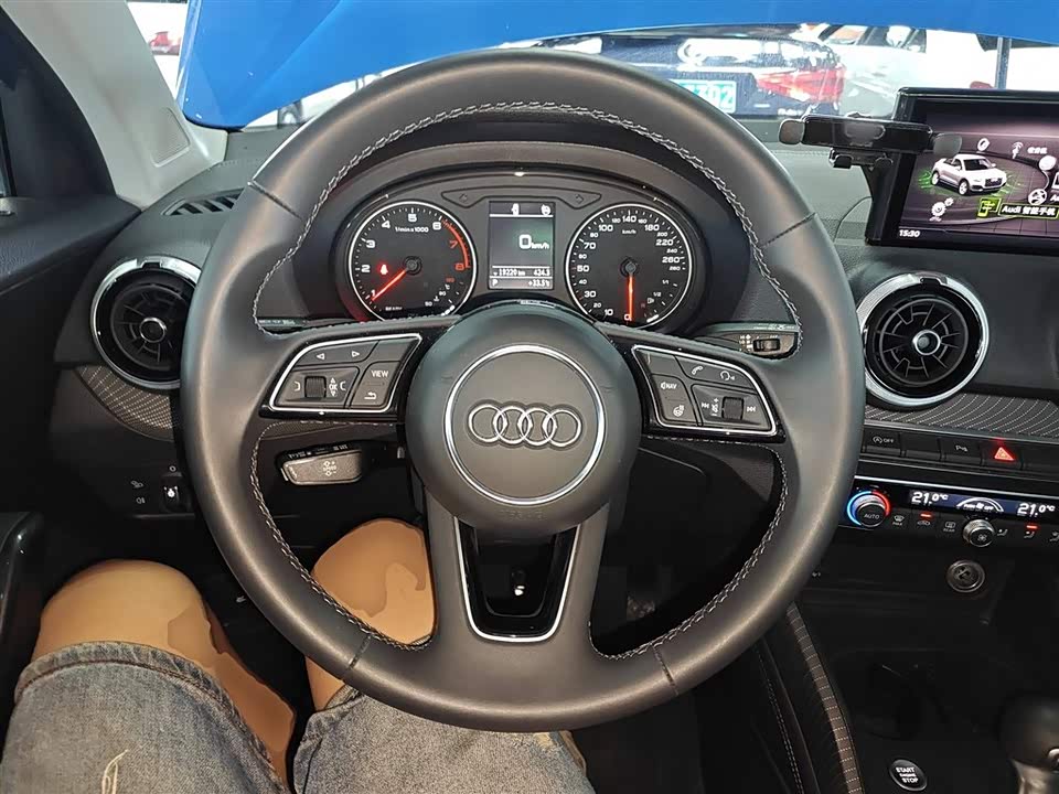 Audi Q2L