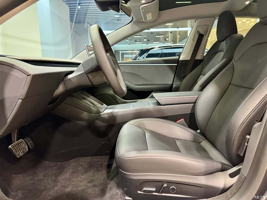 Tesla Model 3, 2024 17