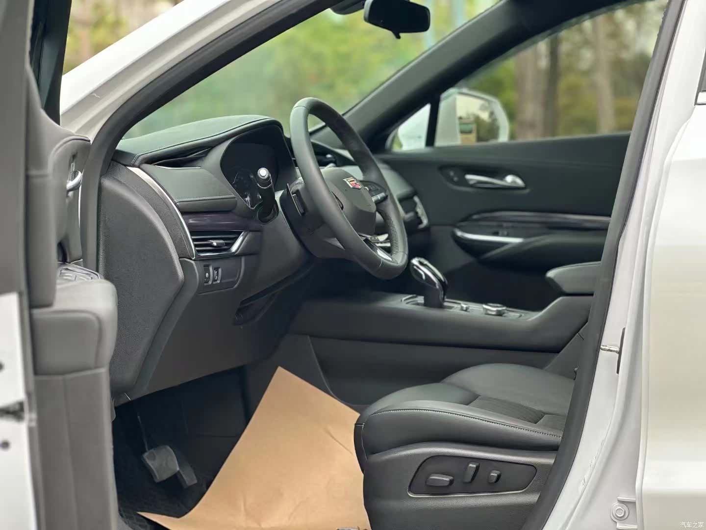 Cadillac XT4, 2022 4