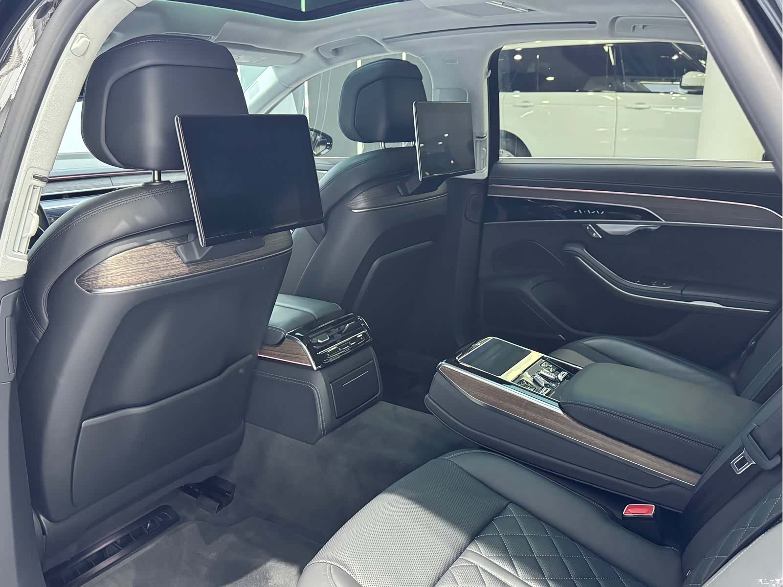 Audi A8L, 2024 19