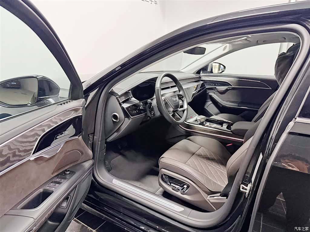 Audi A8L, 2025 7