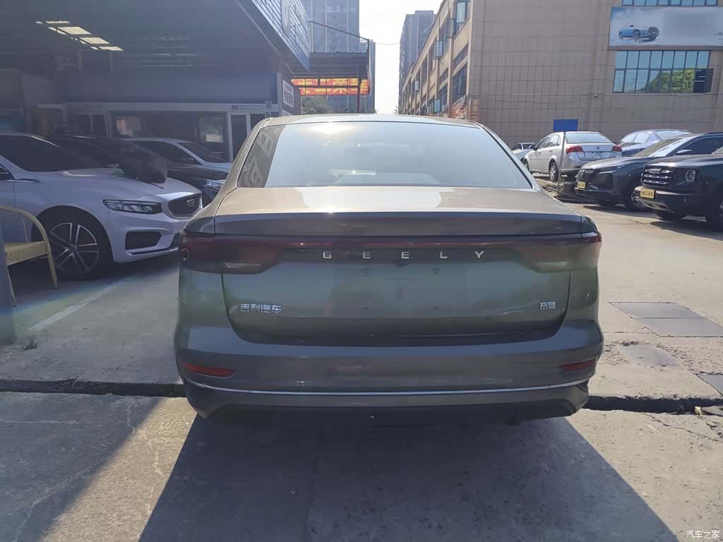 Geely Emgrand, 2022 13